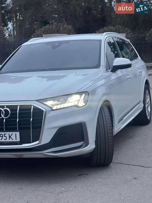 Внедорожник / Кроссовер Audi Q7 2021 в Умани
