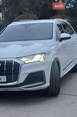 Внедорожник / Кроссовер Audi Q7 2021 в 