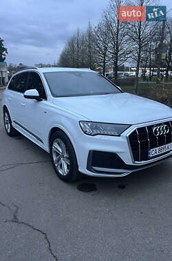 Внедорожник / Кроссовер Audi Q7 2021 в 
