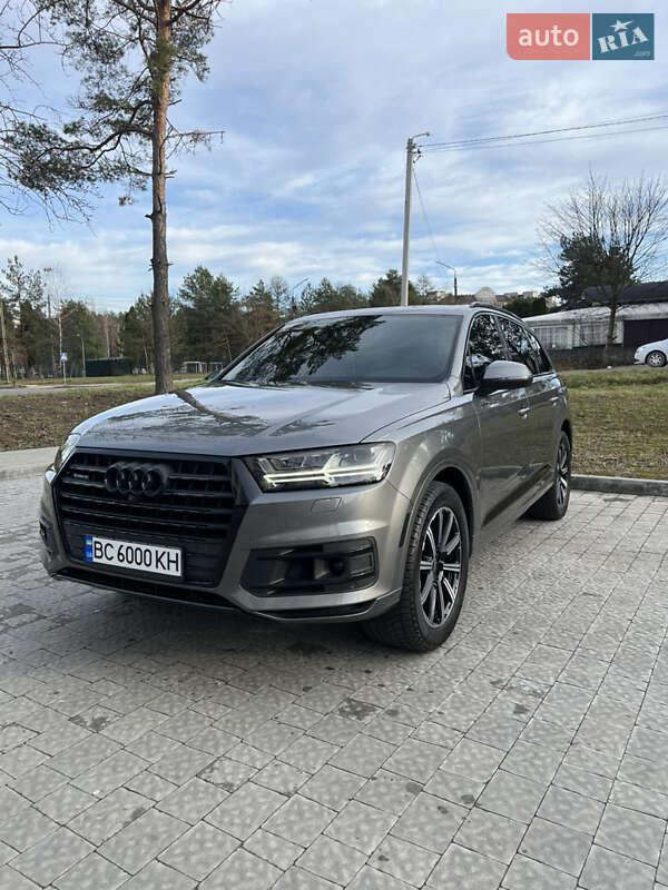 Внедорожник / Кроссовер Audi Q7 2017 в 