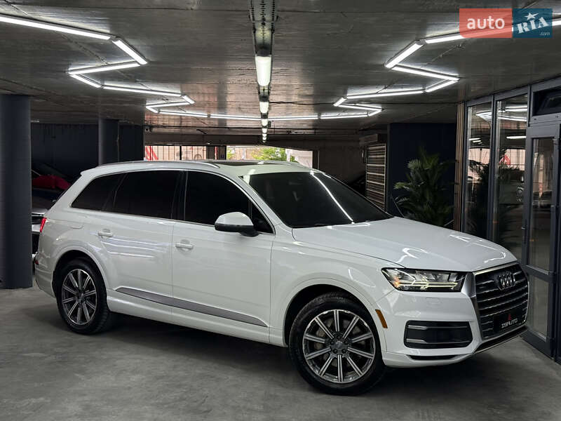 Внедорожник / Кроссовер Audi Q7 2017 в 