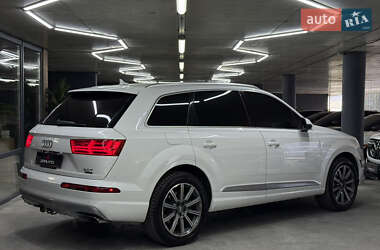 Внедорожник / Кроссовер Audi Q7 2017 в 