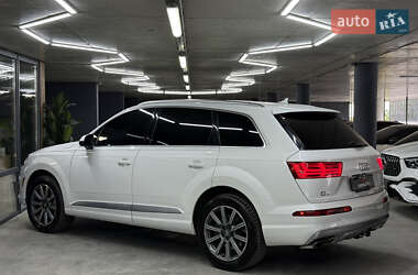 Внедорожник / Кроссовер Audi Q7 2017 в 