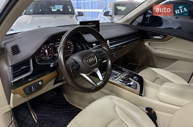 Внедорожник / Кроссовер Audi Q7 2017 в 