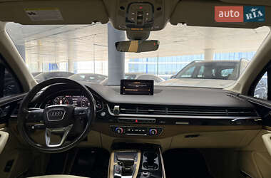 Внедорожник / Кроссовер Audi Q7 2017 в 