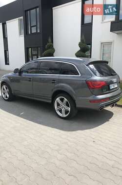 Позашляховик / Кросовер Audi Q7 2011 в 