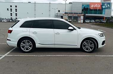 Внедорожник / Кроссовер Audi Q7 2017 в 