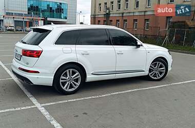 Внедорожник / Кроссовер Audi Q7 2017 в 