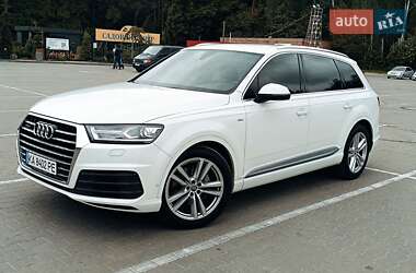 Внедорожник / Кроссовер Audi Q7 2017 в 