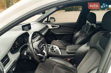Внедорожник / Кроссовер Audi Q7 2017 в 