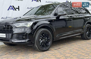 Позашляховик / Кросовер Audi Q7 2020 в 