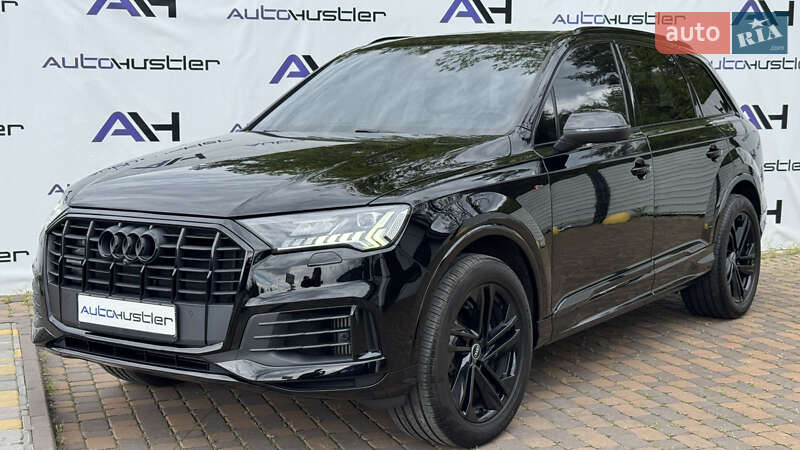 Позашляховик / Кросовер Audi Q7 2020 в 