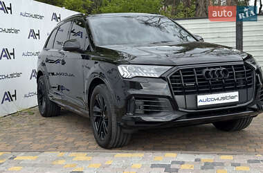 Позашляховик / Кросовер Audi Q7 2020 в 