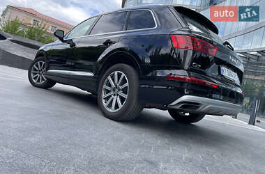 Внедорожник / Кроссовер Audi Q7 2018 в 