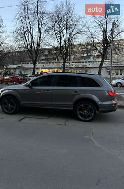 Позашляховик / Кросовер Audi Q7 2013 в 