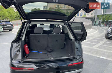 Внедорожник / Кроссовер Audi Q7 2018 в 