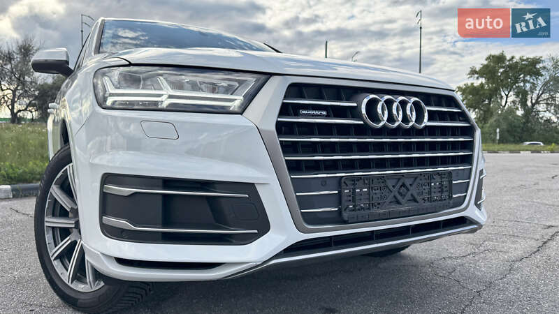 Внедорожник / Кроссовер Audi Q7 2016 в Киеве