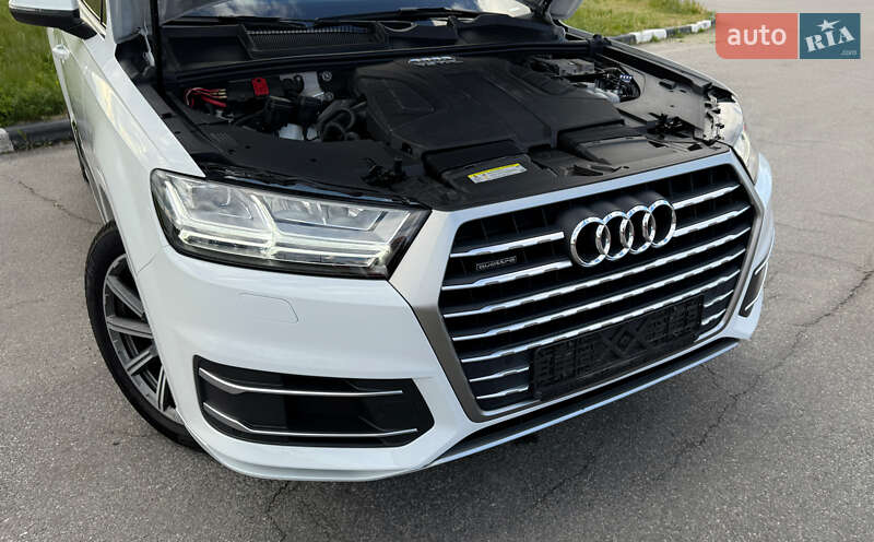 Внедорожник / Кроссовер Audi Q7 2016 в Киеве