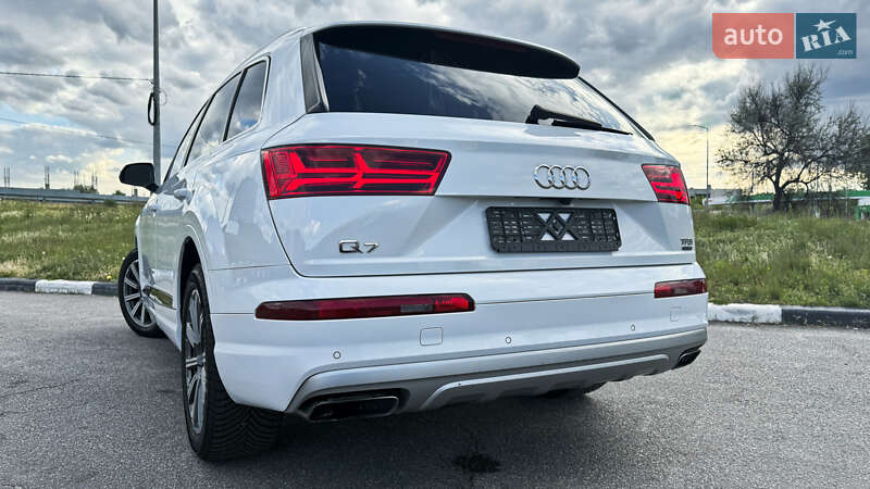Внедорожник / Кроссовер Audi Q7 2016 в Киеве