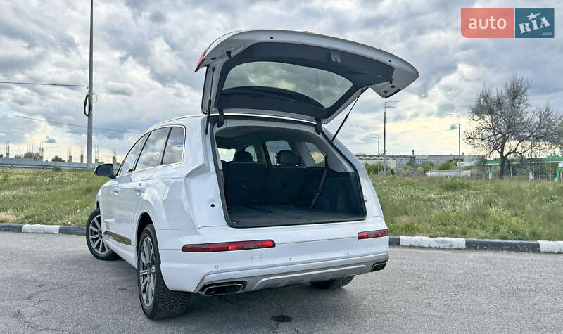 Внедорожник / Кроссовер Audi Q7 2016 в Киеве