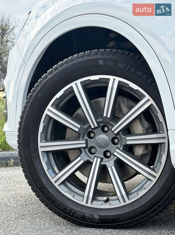 Внедорожник / Кроссовер Audi Q7 2016 в Киеве