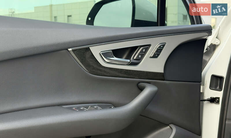 Внедорожник / Кроссовер Audi Q7 2016 в Киеве