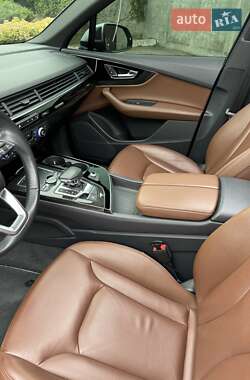 Внедорожник / Кроссовер Audi Q7 2018 в 