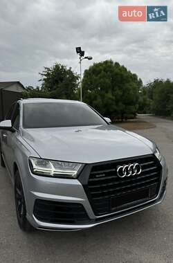 Внедорожник / Кроссовер Audi Q7 2018 в 