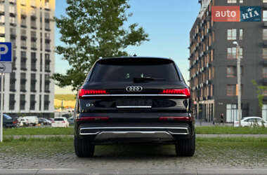 Позашляховик / Кросовер Audi Q7 2020 в 