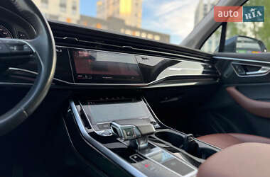 Позашляховик / Кросовер Audi Q7 2020 в 