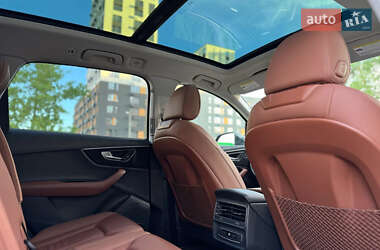 Позашляховик / Кросовер Audi Q7 2020 в 