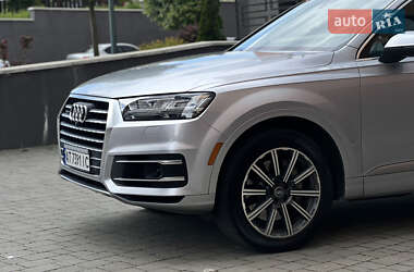 Внедорожник / Кроссовер Audi Q7 2016 в 