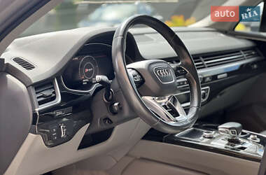 Внедорожник / Кроссовер Audi Q7 2016 в 