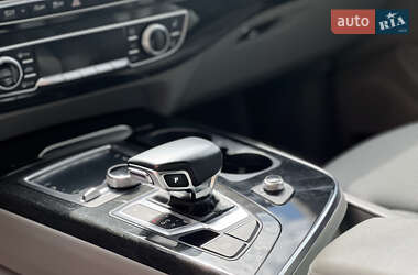 Внедорожник / Кроссовер Audi Q7 2016 в 