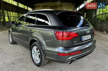 Внедорожник / Кроссовер Audi Q7 2011 в 