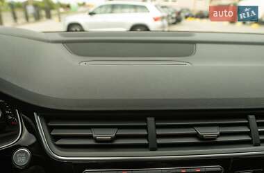 Позашляховик / Кросовер Audi Q7 2018 в 