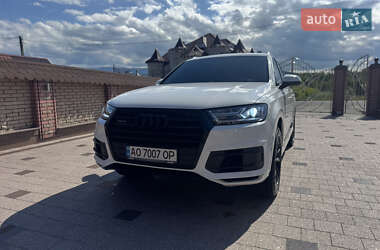 Внедорожник / Кроссовер Audi Q7 2016 в 