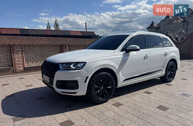Внедорожник / Кроссовер Audi Q7 2016 в 