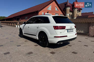 Внедорожник / Кроссовер Audi Q7 2016 в 