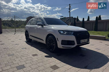 Внедорожник / Кроссовер Audi Q7 2016 в 
