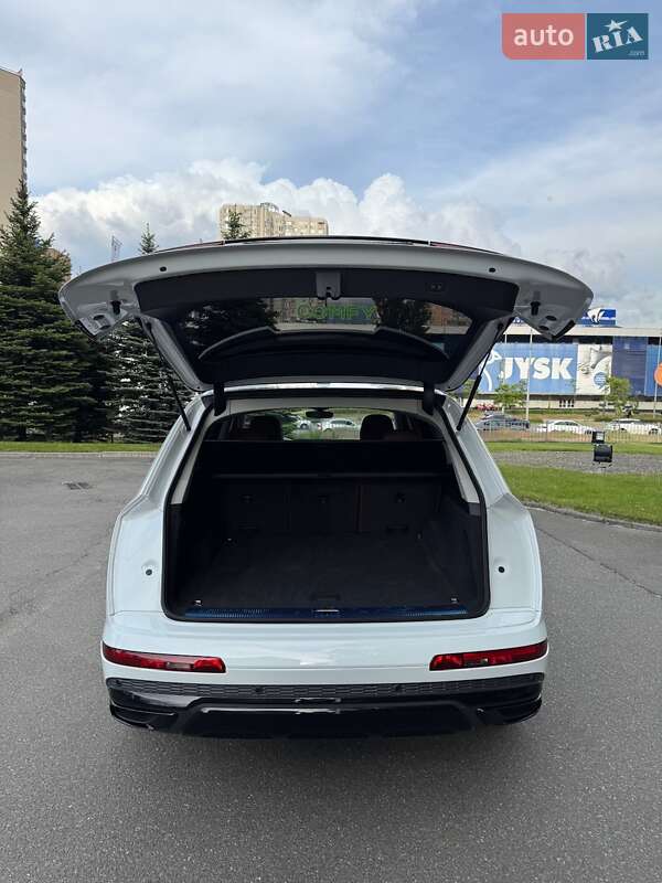 Внедорожник / Кроссовер Audi Q7 2023 в Киеве
