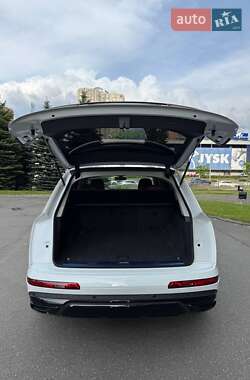Внедорожник / Кроссовер Audi Q7 2023 в 