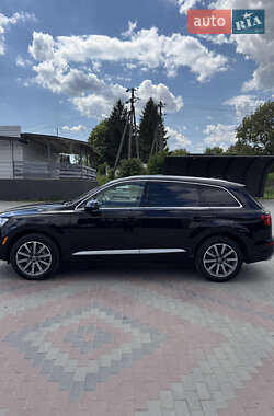 Внедорожник / Кроссовер Audi Q7 2016 в 