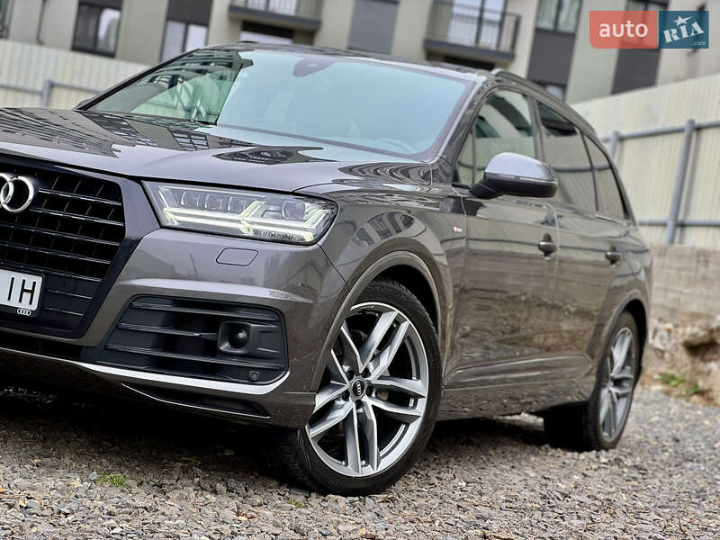 Внедорожник / Кроссовер Audi Q7 2018 в Ужгороде