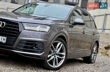 Внедорожник / Кроссовер Audi Q7 2018 в 