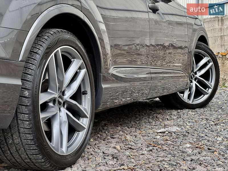 Внедорожник / Кроссовер Audi Q7 2018 в Ужгороде