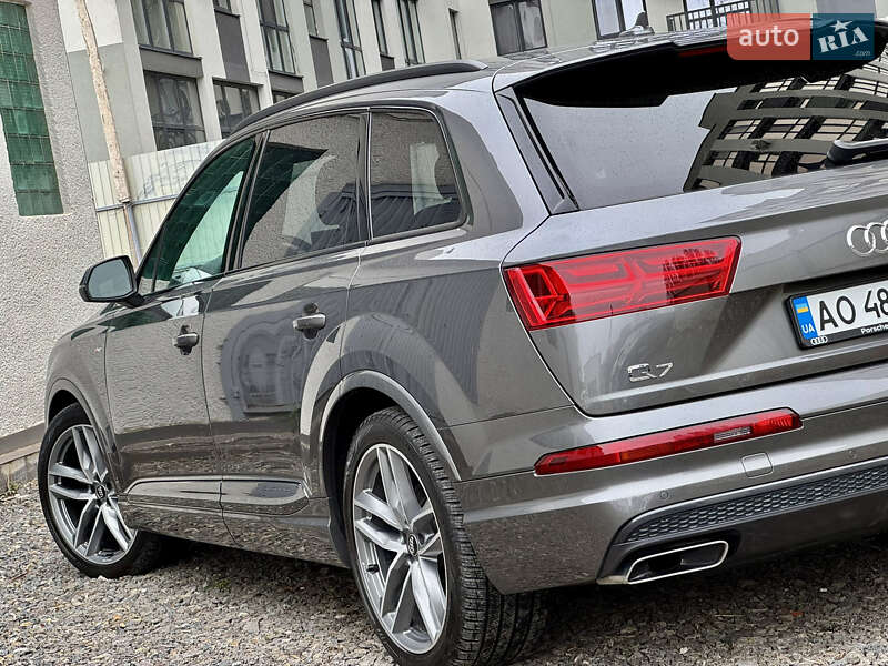 Внедорожник / Кроссовер Audi Q7 2018 в Ужгороде