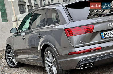 Внедорожник / Кроссовер Audi Q7 2018 в 