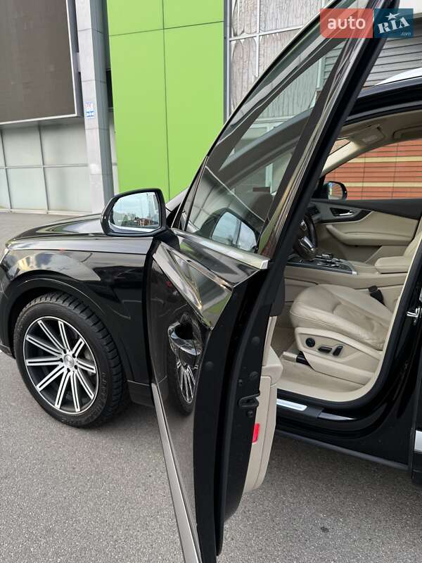 Позашляховик / Кросовер Audi Q7 2016 в Києві