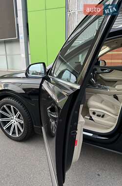 Позашляховик / Кросовер Audi Q7 2016 в 